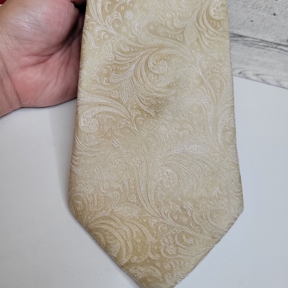 Lot 2 Donald Trump 100% Silk Neckties Red White+Cream Signature Collection Read - Picture 9 of 15